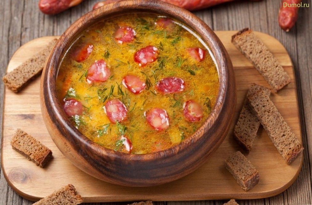 Простой суп из копченых колбасок