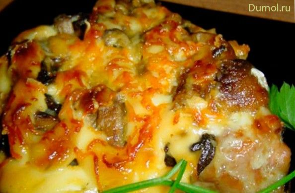 Острая свинина с шампиньонами и сыром