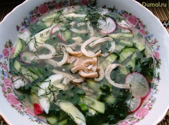 Овощная окрошка с кальмарами на квасе