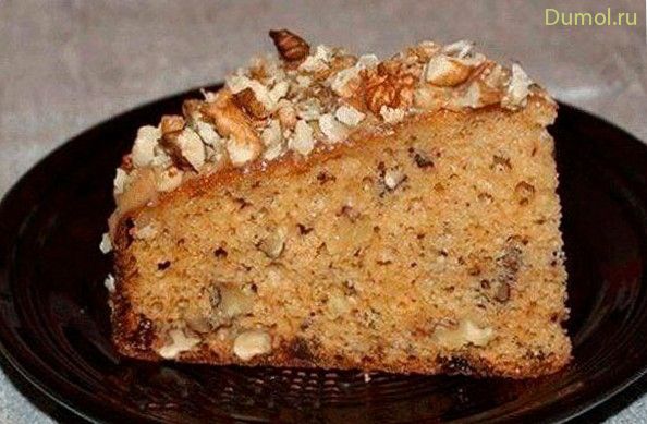 Пирог с грецкими орехами, сгущенкой и изюмом