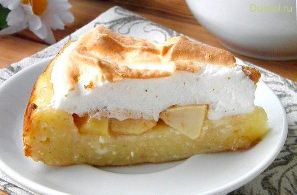Пирог с яблоками и меренгой на творожном тесте