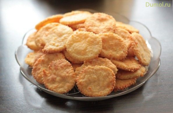 Простое сырное печенье в духовке