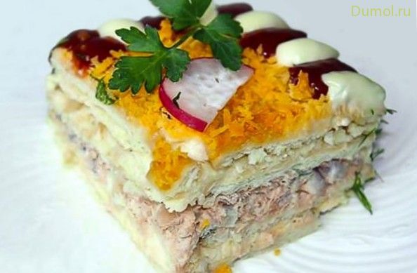 Простой рыбный торт с крекерами