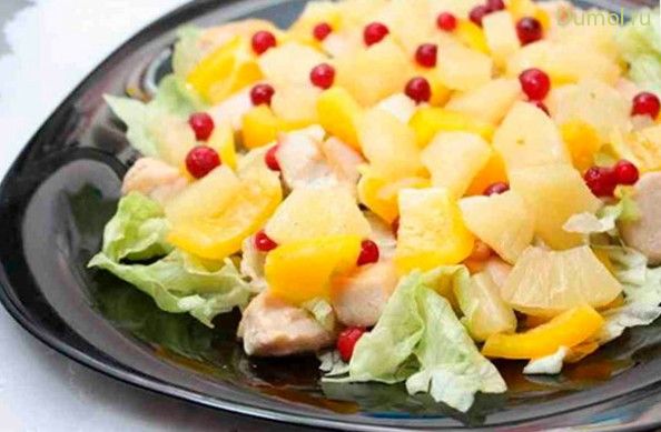 Простой салат с ананасом и куриным филе