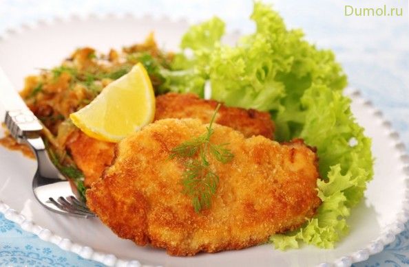 Простые куриные шницели в панировке