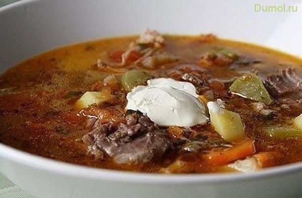 Рассольник с тушенкой и сметаной