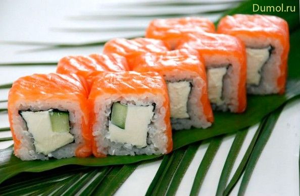 Роллы «Филадельфия» с авокадо и лососем