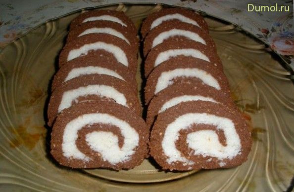 Рулет шоколадный с кокосовой стружкой