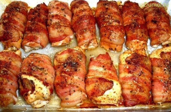 Рулеты из куриного филе с начинкой из бекона и сыра (рулеты, куриного, жир, бекон) Рулеты из куриного филе с начинкой из бекона и сыра