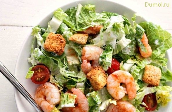 Салат «Цезарь» с медовым куриным филе