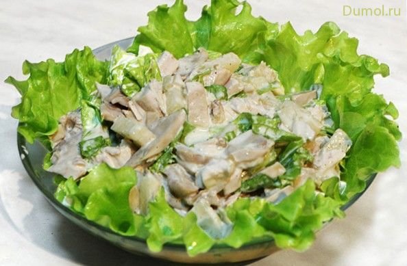 Салат грибной с курицей