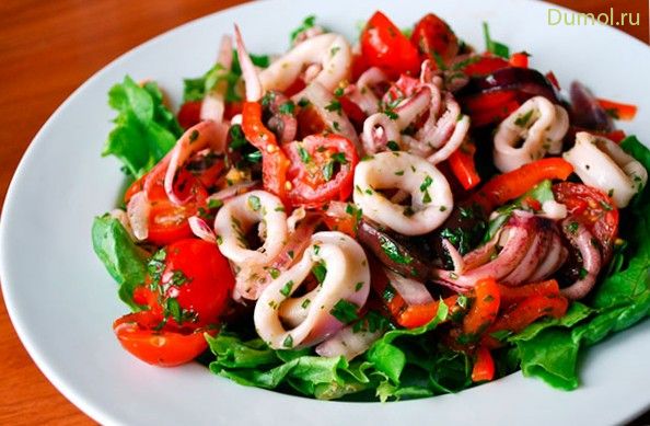 Салат из кальмаров и овощей