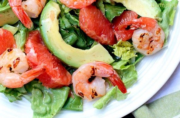 Салат из креветок с авокадо и грейпфрутом