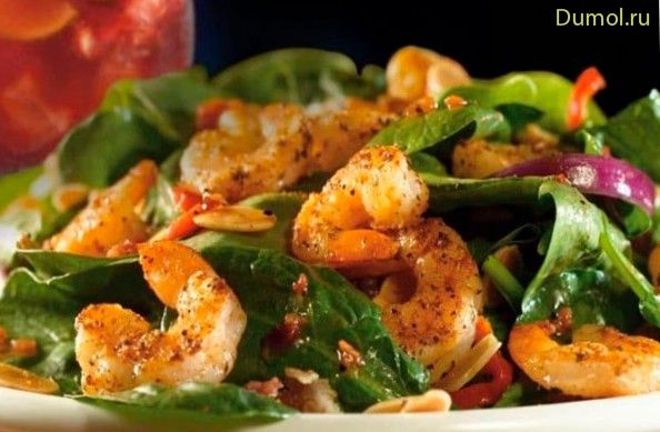 Салат из свежего шпината и креветок