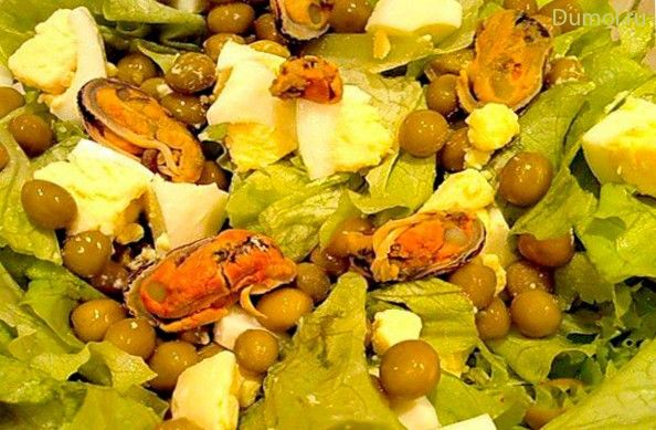 Салат куриный с мидиями