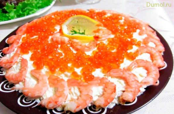 Салат «Морской» с кальмарами и красной икрой