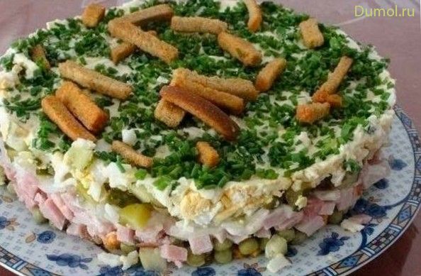 Салат «На траве дрова» с ветчиной