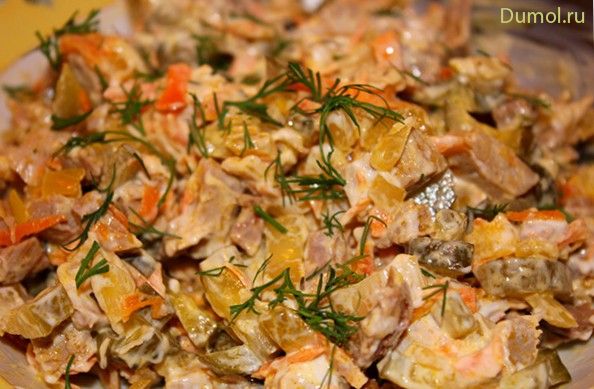 Салат «Обжора» с курицей и фасолью