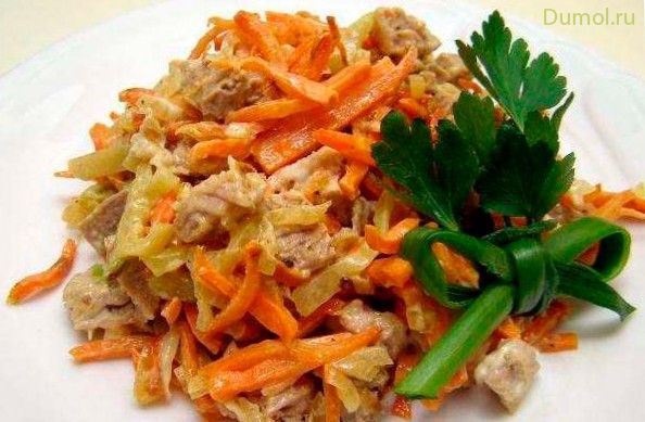 Салат «Обжорка» с говядиной и грецкими орехами