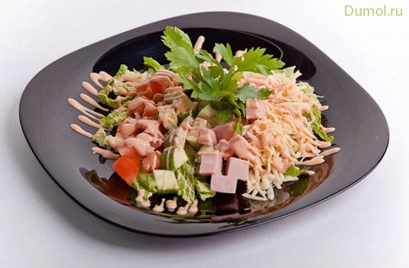 Салат «Русская красавица» с ветчиной и сыром