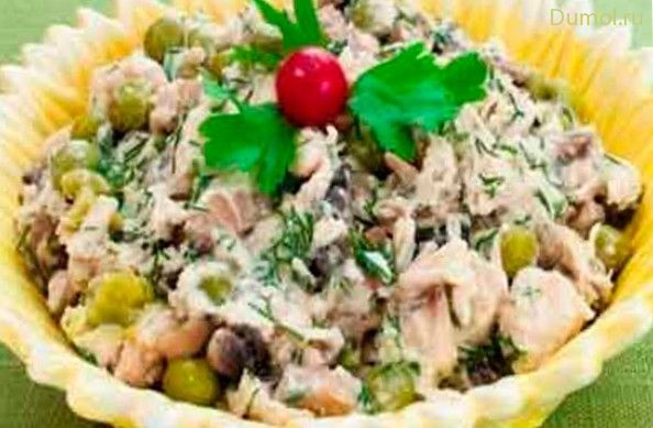 Салат с грибами, курицей и зеленым горошком (салат, грибами) Салат с грибами, курицей и зеленым горошком