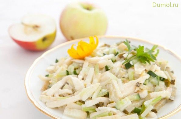 Салат с индейкой, кальмарами и огурцом