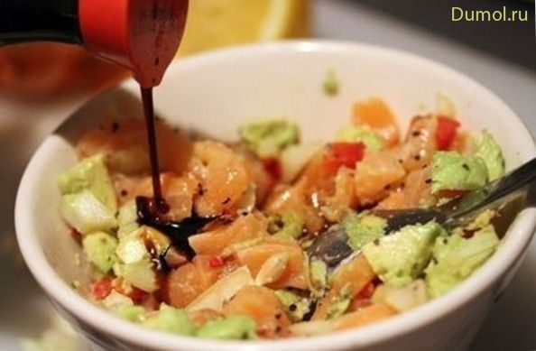Салат с лососем, авокадо и сладким перцем (салат, лососем) Салат с лососем, авокадо и сладким перцем