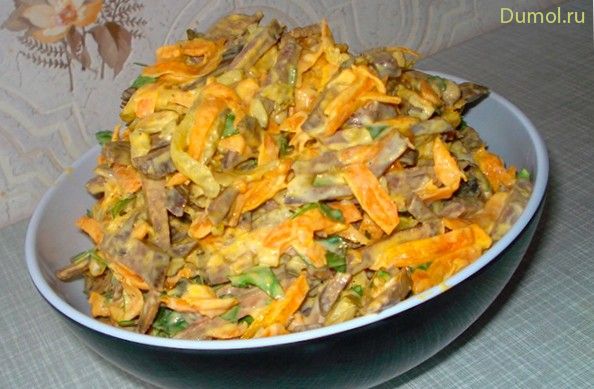 Салат со свежей морковью и говяжьей печенью (салат, свежей, морковью) Салат со свежей морковью и говяжьей печенью