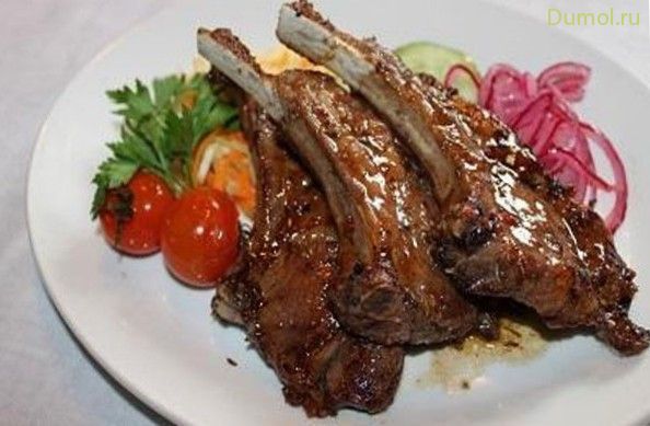 Шашлык из ягненка с мятой и помидорами