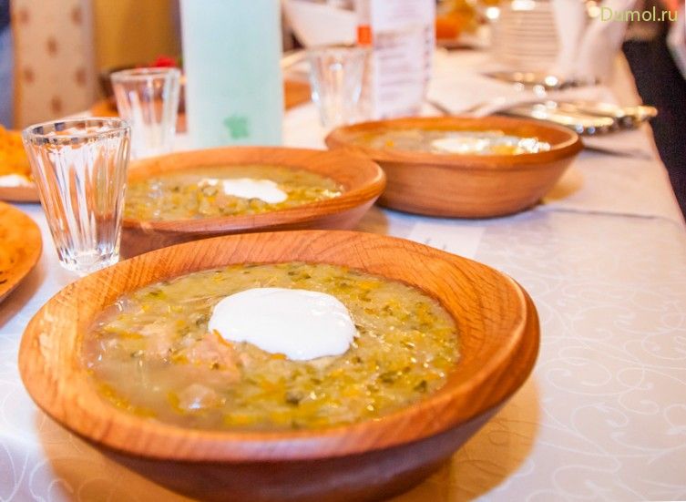 Щи по-боярски co сметаной (по-боярски, сметаной, корень петрушки, капуста) Щи по-боярски co сметаной