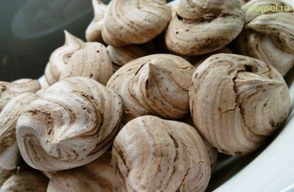 Шоколадное безе с корицей и кардамоном