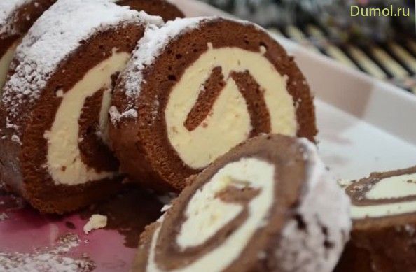 Шоколадный рулет со сливочным кремом по-домашнему