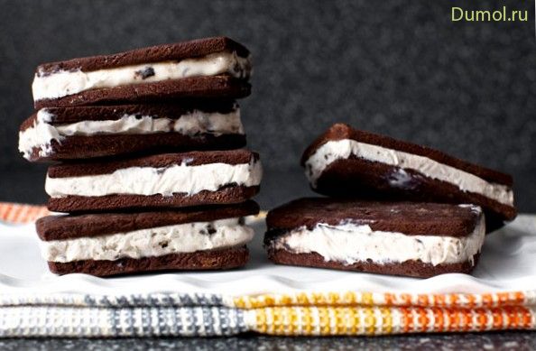 Шоколадный сэндвич с мороженым
