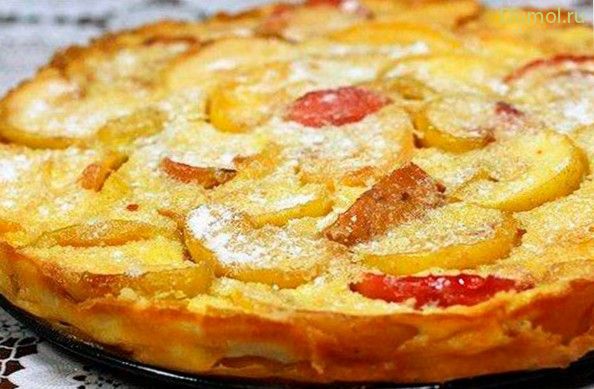 Сладкий омлет с яблоками в глазури