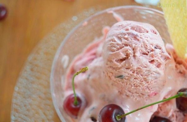 Сливочное мороженое с вишней и шоколадом (сливочное, мороженое, вишней, вишня) Сливочное мороженое с вишней и шоколадом