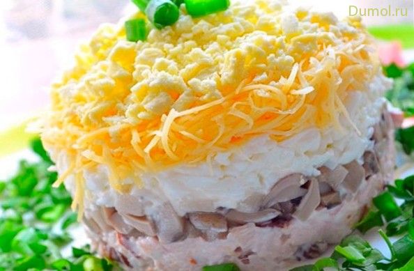 Слоеный салат «Ночь» с курицей