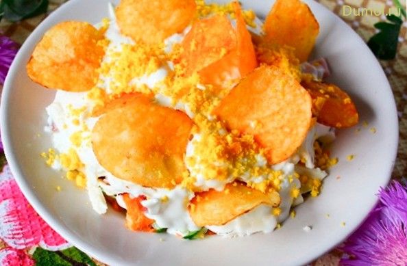 Слоеный салат «Орхидея» с чипсами (слоеный, салат, орхидея) Слоеный салат «Орхидея» с чипсами