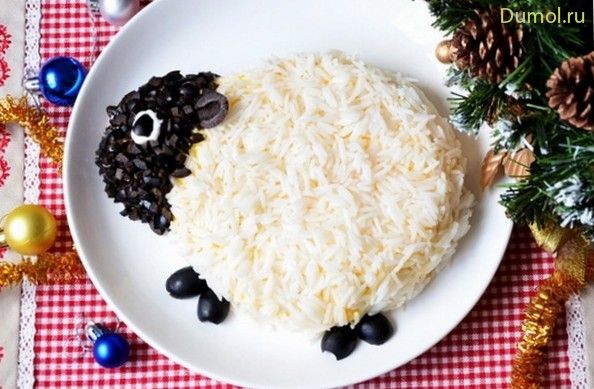 Слоеный салат «Овечка» с рыбой