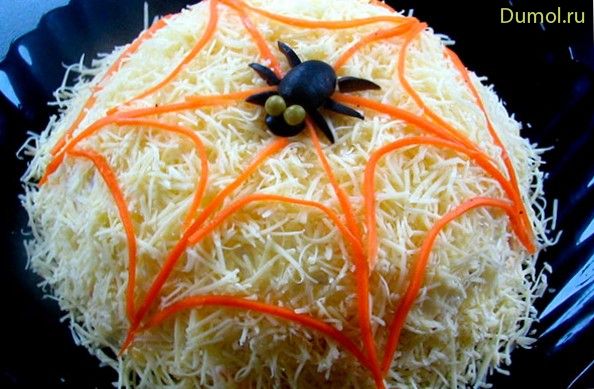 Слоеный салат «Паутинка» с курицей