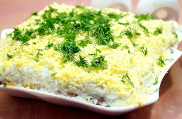 Слоеный салат с куриной печенью и шампиньонами