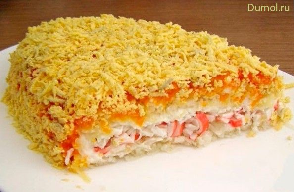 Слоеный салат с овощами и крабовыми палочками (слоеный, салат, овощами) Слоеный салат с овощами и крабовыми палочками