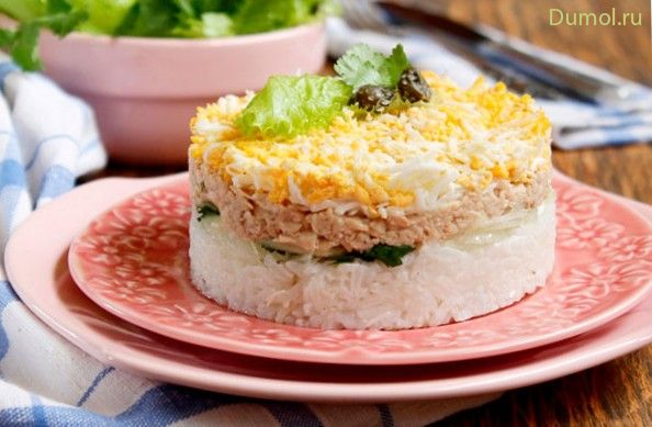 Слоеный салат с печенью трески и рисом