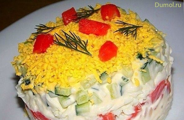 Слоеный салат с семгой, сыром и рисом