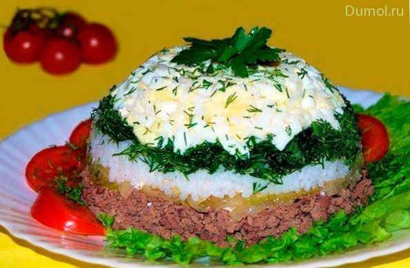 Слоеный салат «Шапочка» с печенью