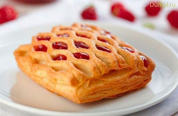 Слойки с вишней из бездрожжевого теста