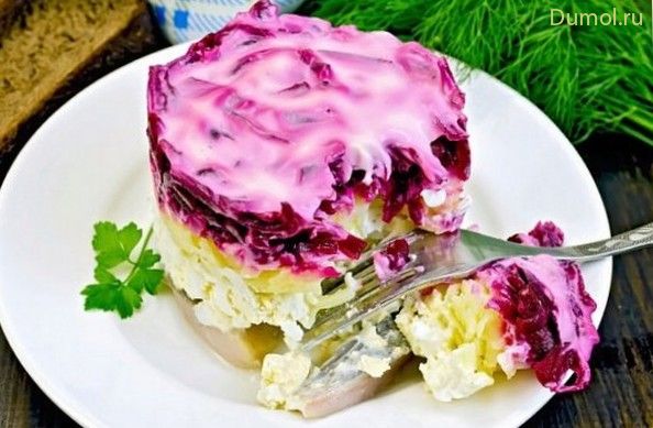 Сочная сельдь под шубой с яблоком