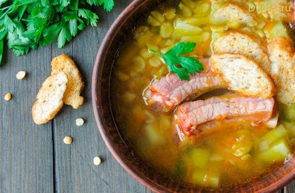 Суп гороховый с овощами и копчеными ребрышками