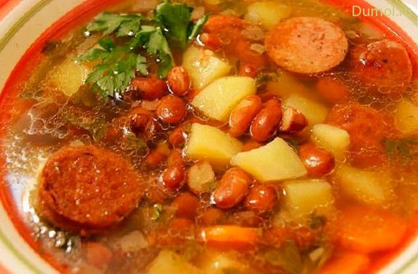 Суп с консервированной фасолью и колбасками