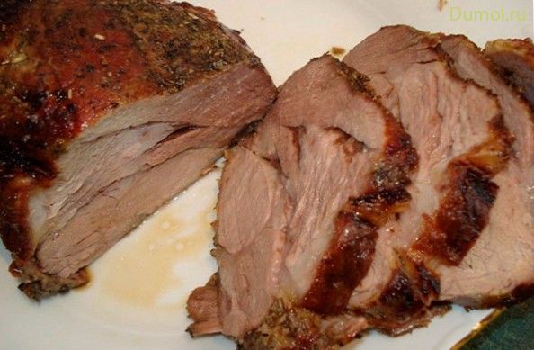 Свинина с чесноком, запеченная в соли