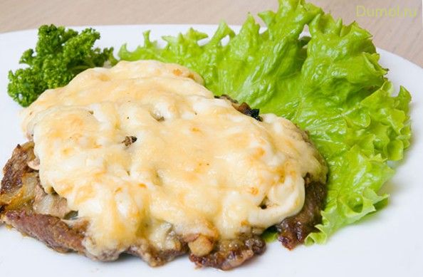 Свинина, запеченная с грибами